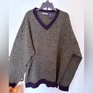 100% Wool Oversized Olive Green and Black V-Neck Sweater | Men’s L